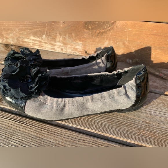 Arturo Chiang Gray Black Ballet flats Flower appliqué size ladies 7.5 - Picture 6 of 14